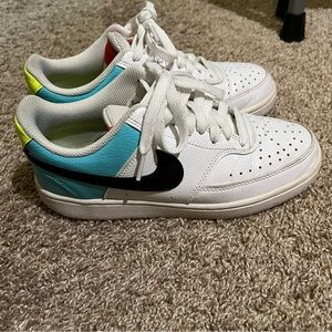 Womens Nike court vision low